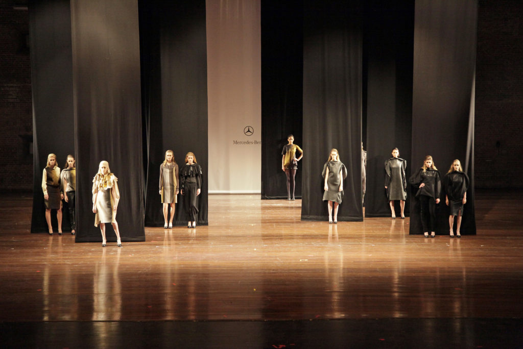 © TEAM PETER STIGTER
DUTCH FASHION FOUNDATION FALL WINTER 2009-2010
AMSTERDAM STADSSCHOUWBURG
