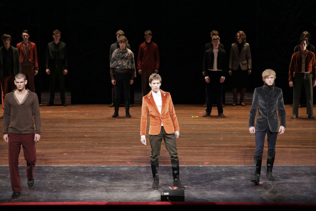© TEAM PETER STIGTER
DUTCH FASHION FOUNDATION FALL WINTER 2009-2010
AMSTERDAM STADSSCHOUWBURG