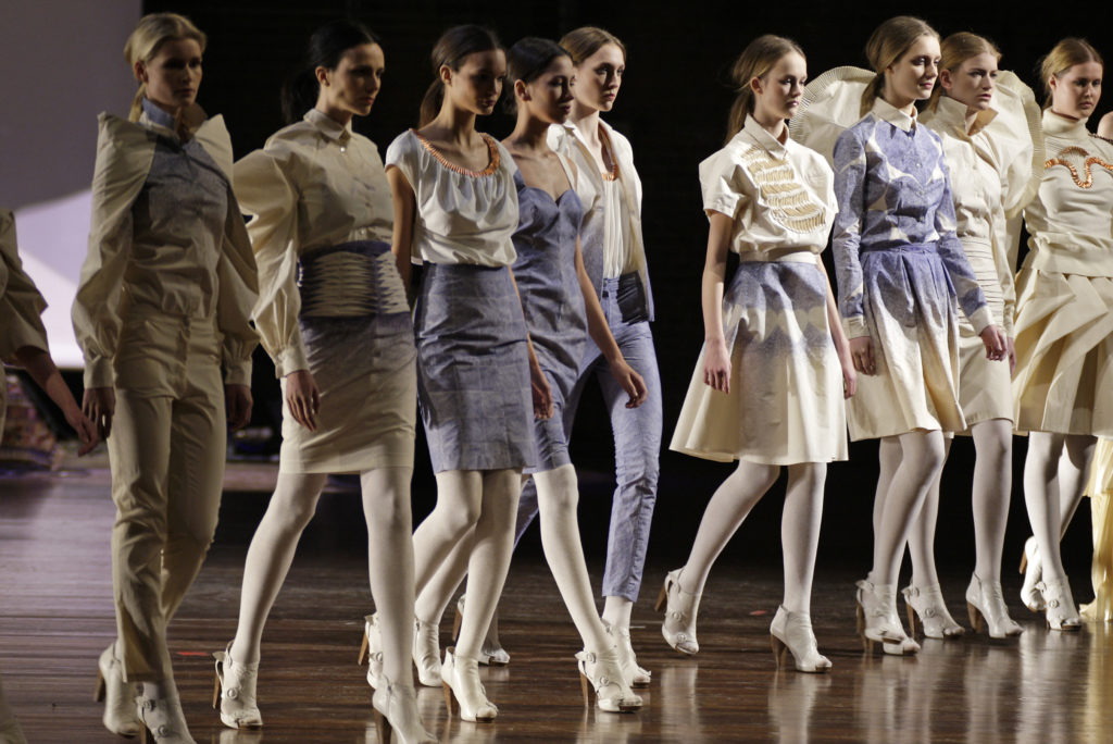 © TEAM PETER STIGTER
DUTCH FASHION FOUNDATION FALL WINTER 2009-2010
AMSTERDAM STADSSCHOUWBURG