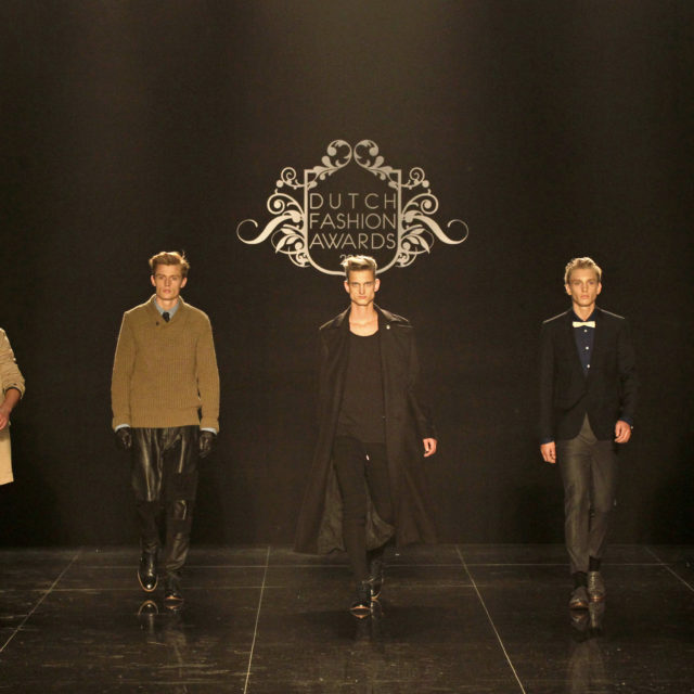 PHOTO © PETER STIGTER
FILENAME IS DESIGNER NAME
SPRING/SUMMER 2011